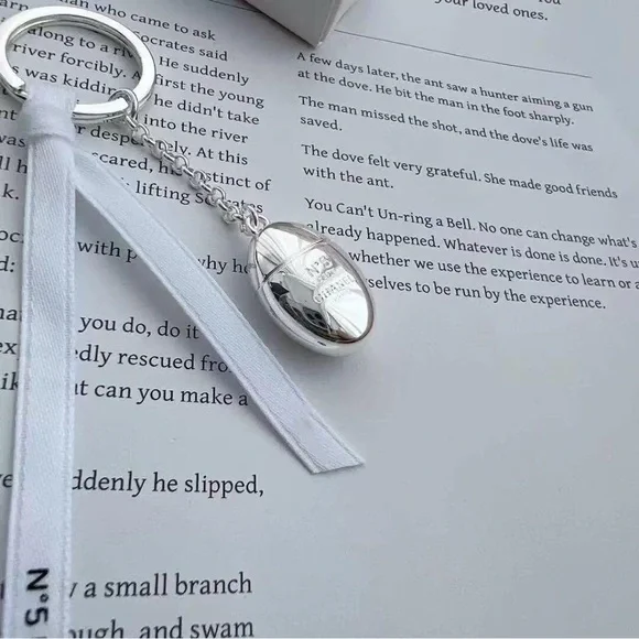 Novelty Charm Nº5 L'EAU Perfume Bottle Key Chain Limited Edition VIP GIFT - Picture 3 of 9